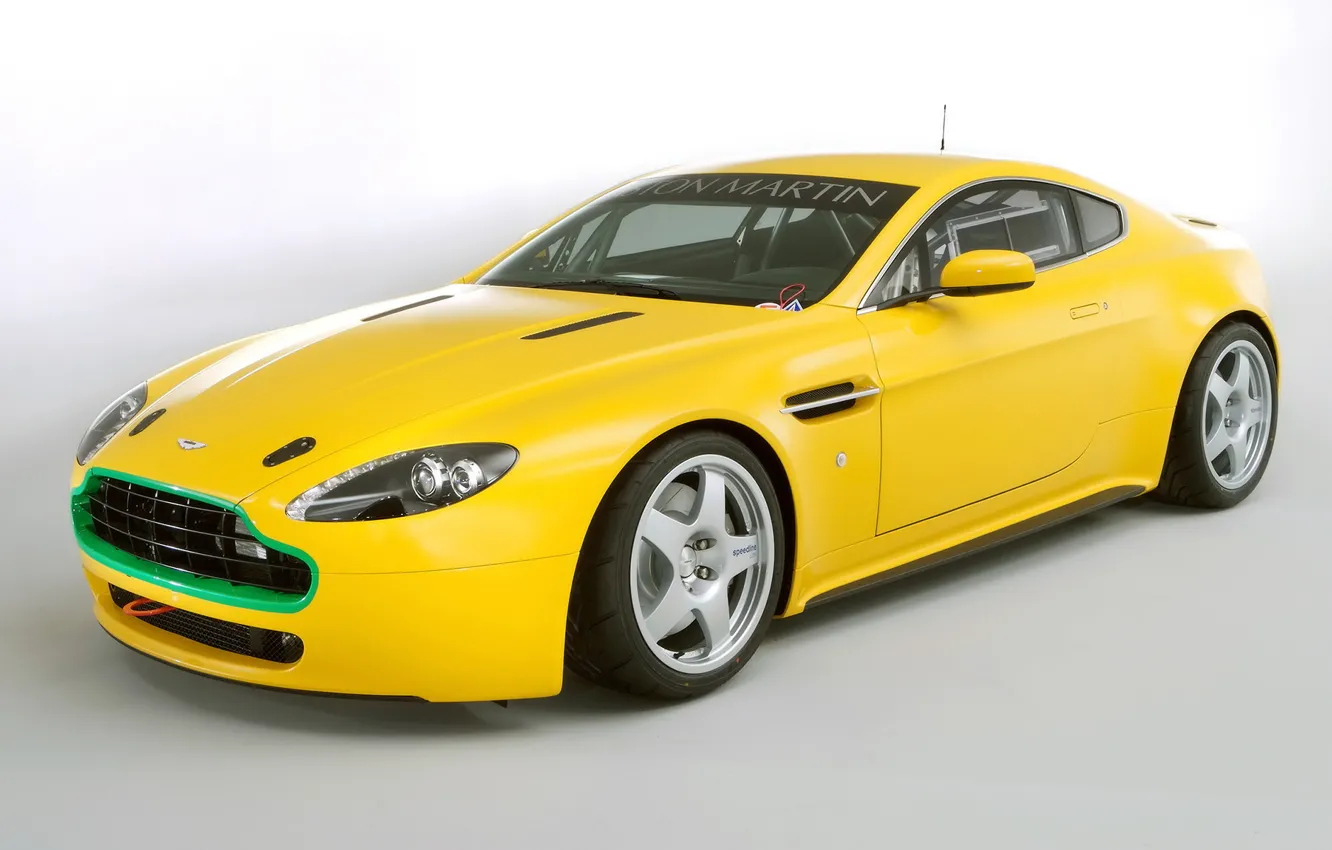 Фото обои Aston Martin, Машина, Желтая, Астон Мартин