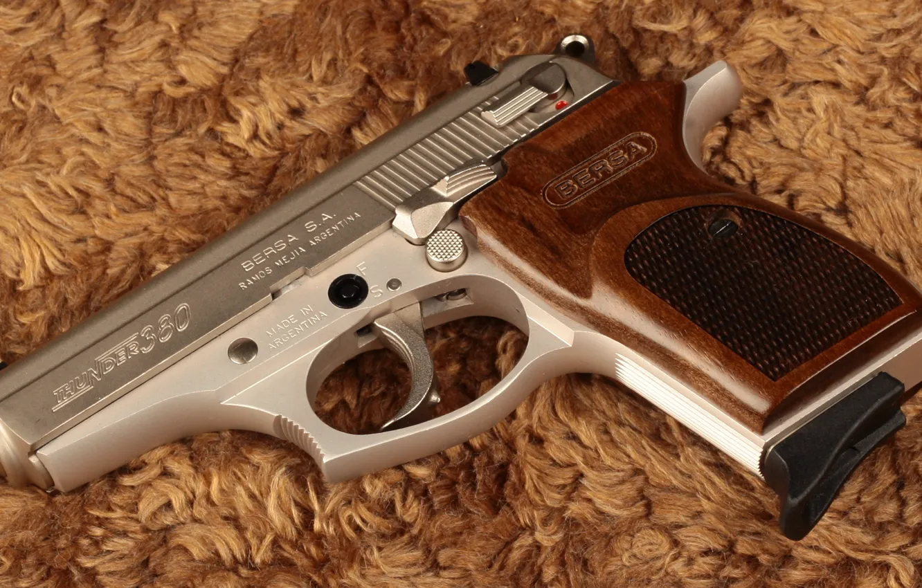 Фото обои пистолет, самозарядный, Bersa, аргентинский, Thunder 380