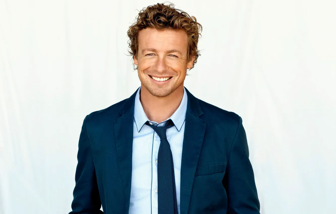 Фото обои взгляд, улыбка, костюм, актер, Саймон Бейкер, Simon Baker
