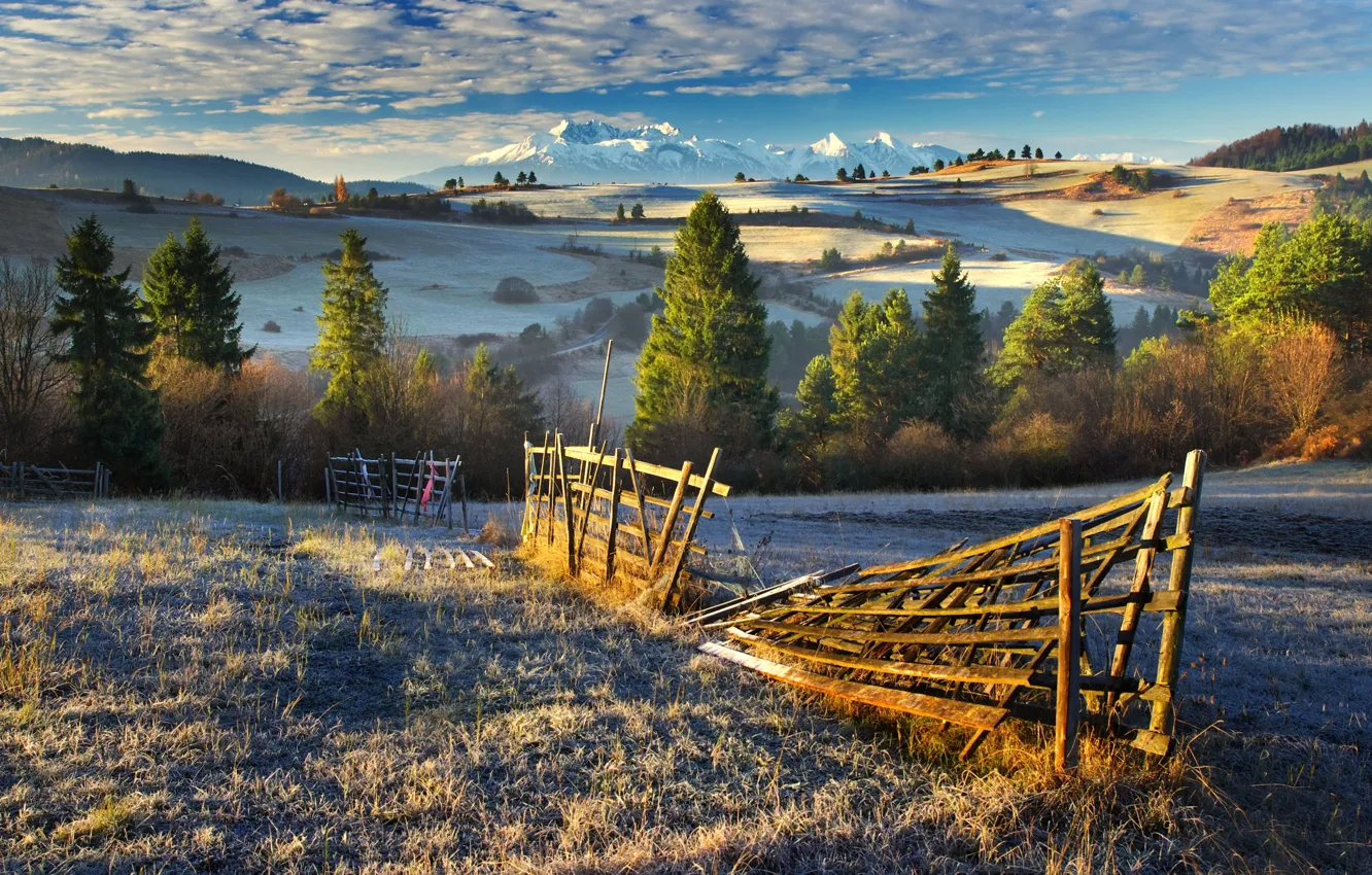 Фото обои иней, горы, вид, красота, ограда, солнечное утро