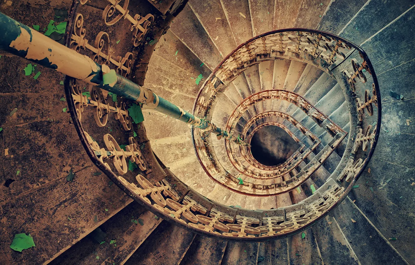 Фото обои spiral, staircase, abandoned, stairs