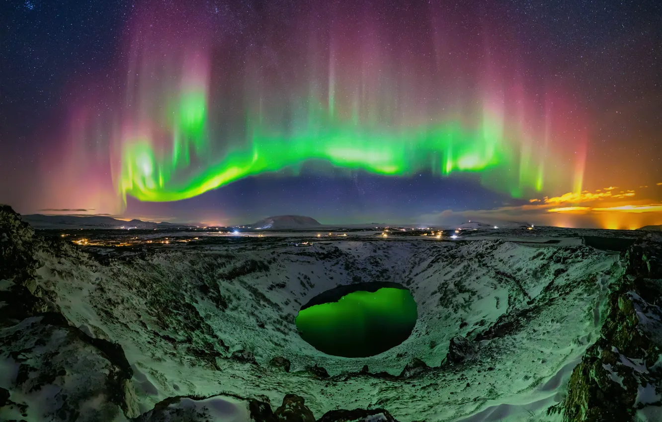 Фото обои звезды, свет, ночь, огни, Северное сияние, кратер, Исландия, кратерное озеро