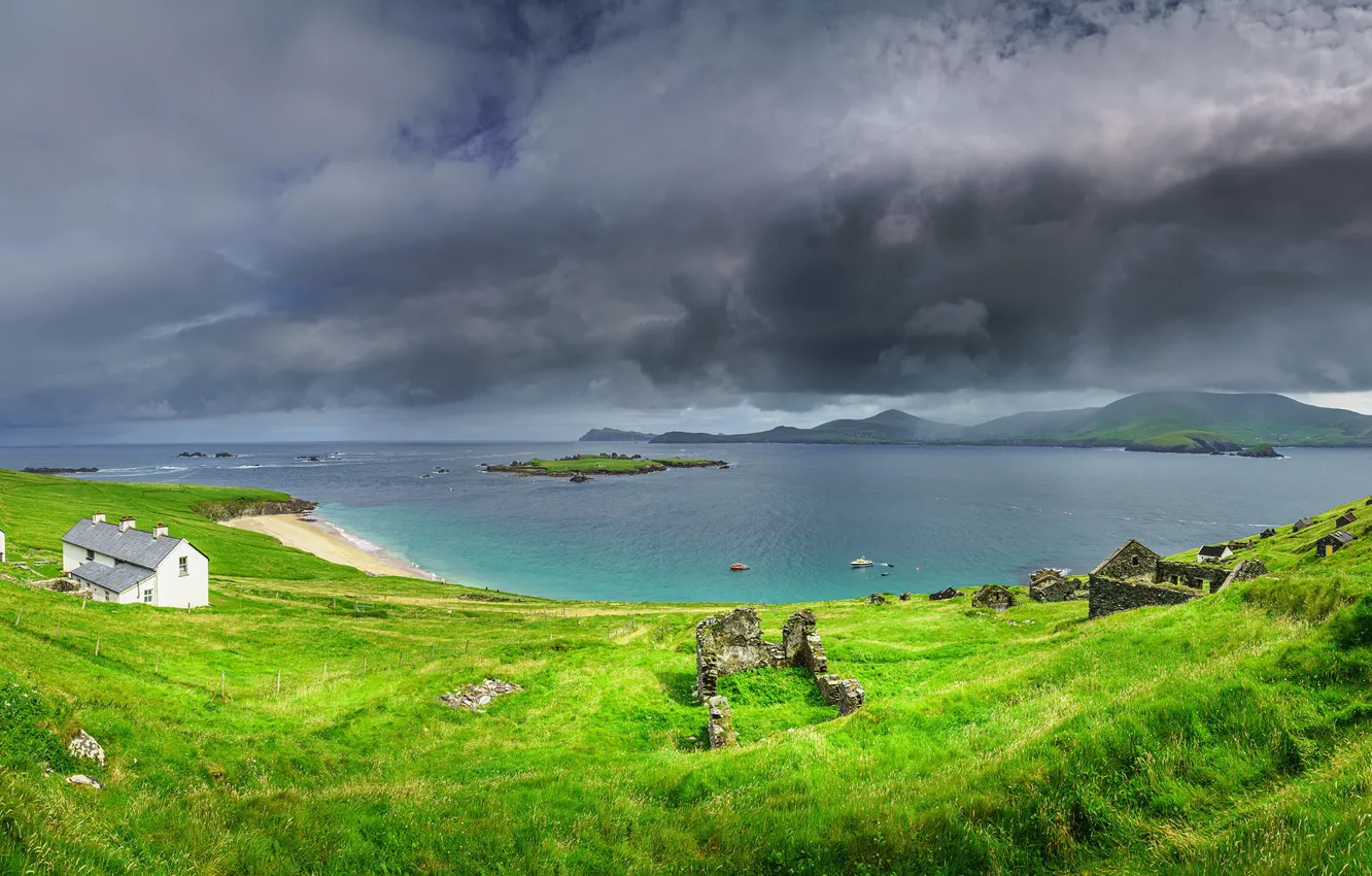 Фото обои море, небо, трава, вода, природа, побережье, дома, Ирландия