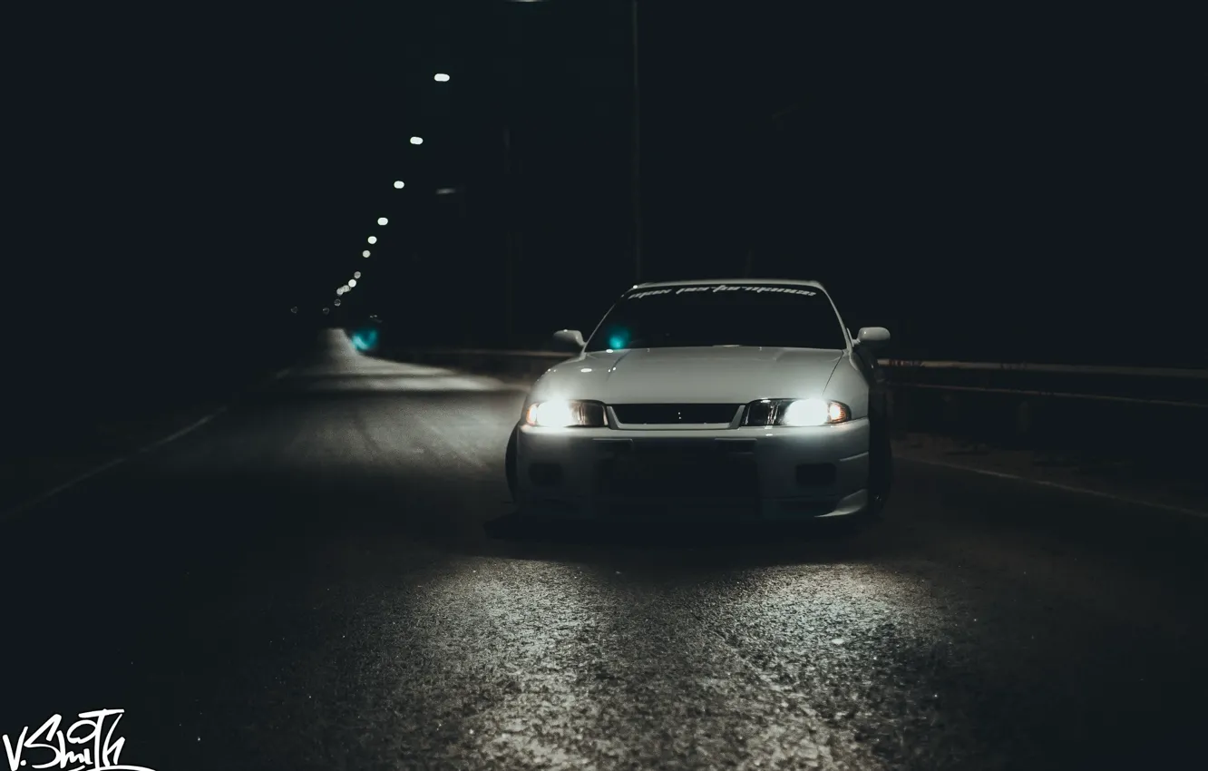 Фото обои дорога, машина, авто, ночь, фонари, фотограф, оптика, Nissan