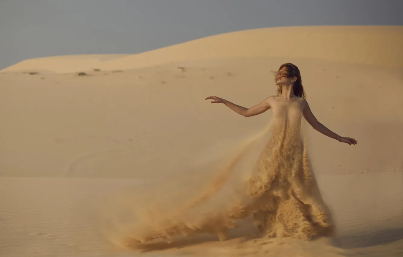 Фото обои девушка, поза, пустыня, photo by Katerina Plotnikova, платье из песка