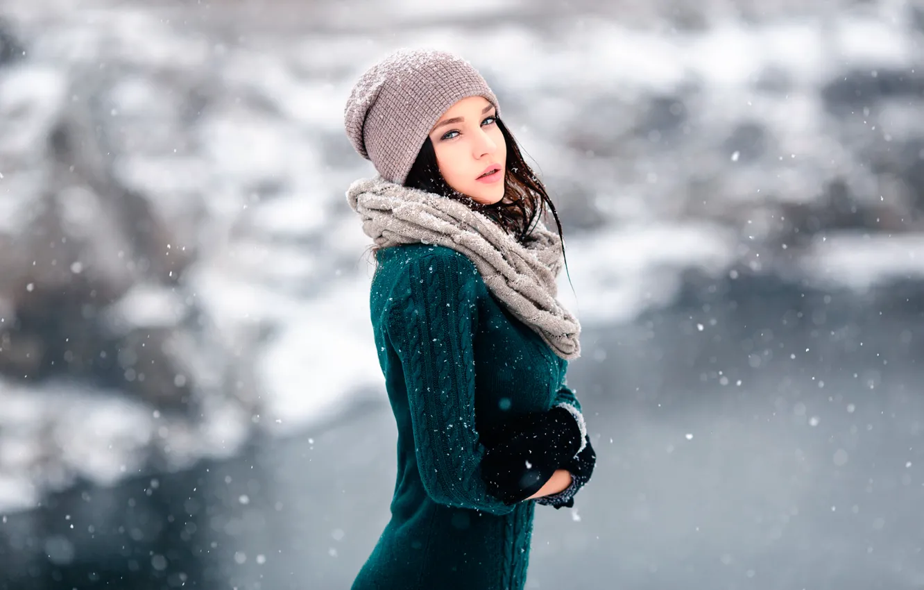 Фото обои снег, ветер, перчатки, шапочка, Winter is coming, Ангелина Петрова, Денис Петров
