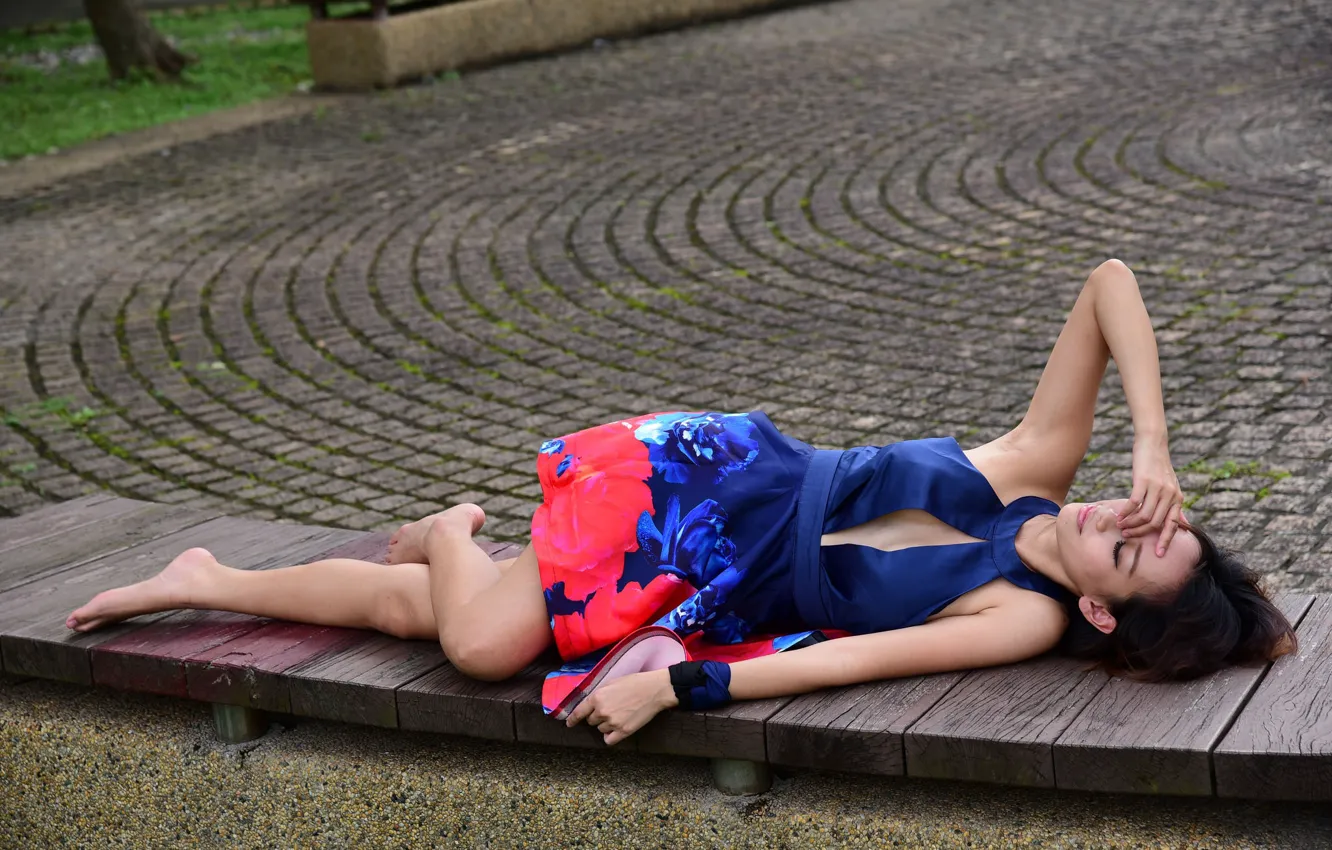 Фото обои лето, девушка, платье, лежит