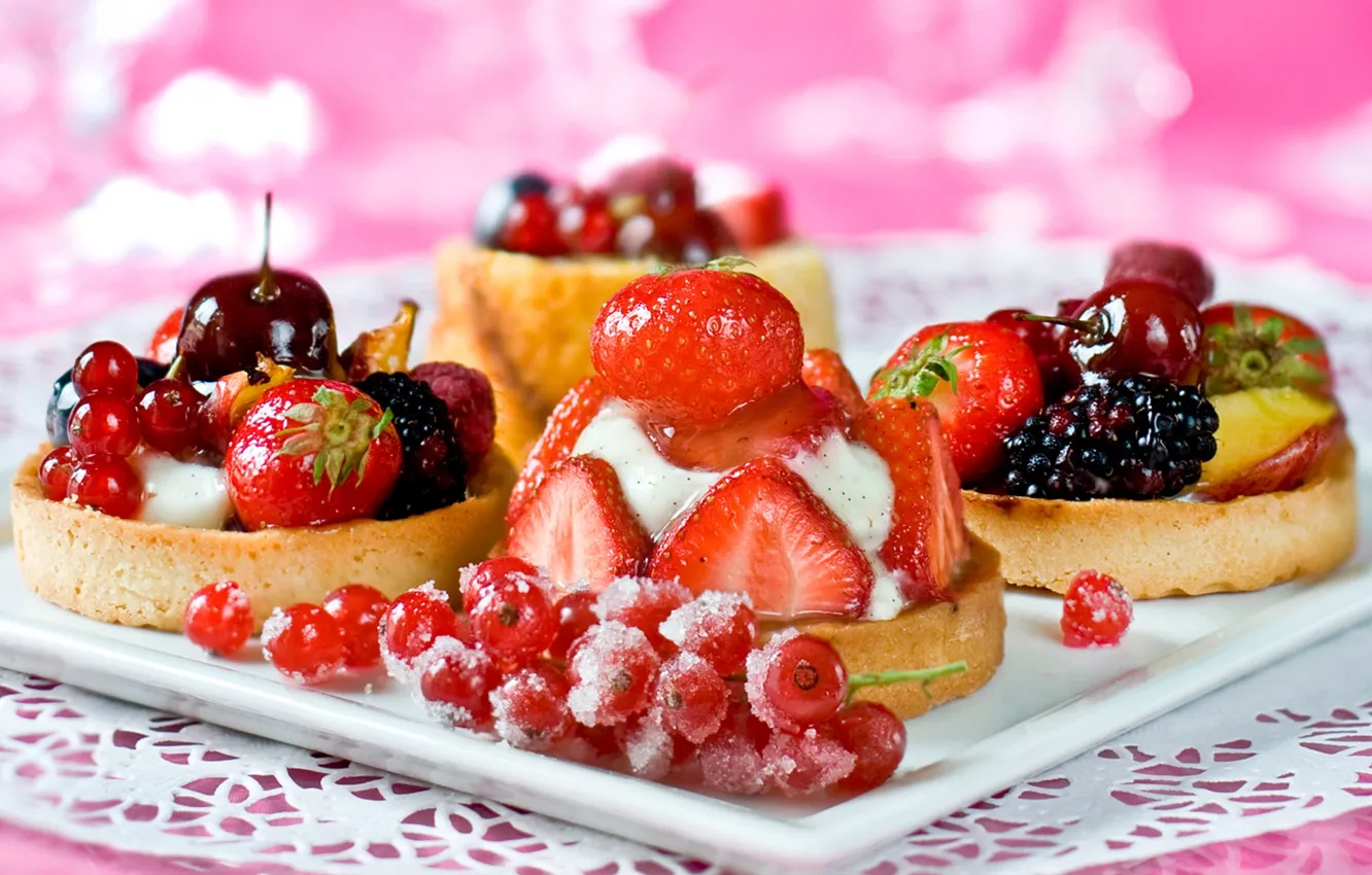Фото обои вишня, ягоды, малина, клубника, десерт, смородина, пирожные, ежевика