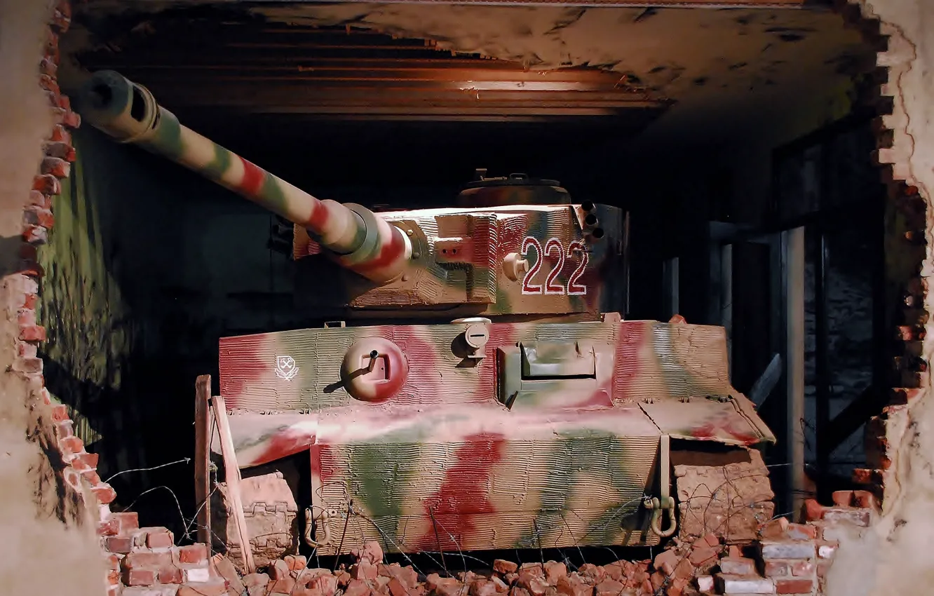 Фото обои Тигр, развалины, музей, немецкий тяжелый танк, tiger I
