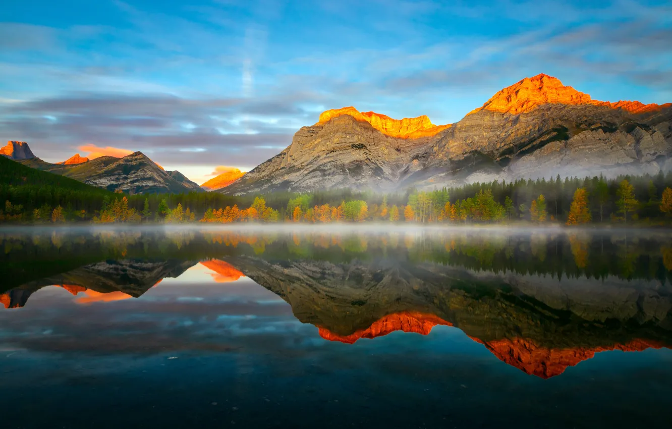 Фото обои осень, лес, горы, озеро, отражение, утро, Канада, Альберта