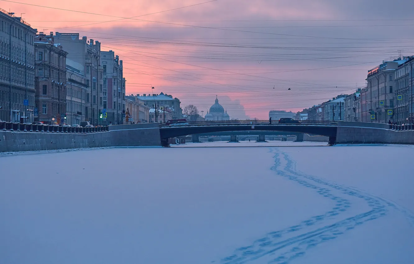 Фото обои зима, снег, закат, следы, мост, здания, дома, Санкт-Петербург