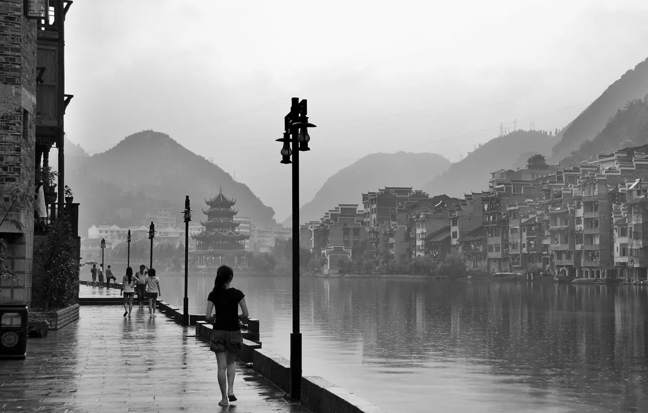 Фото обои China, girl, river, rain, National Geographic, photos, hill, houses