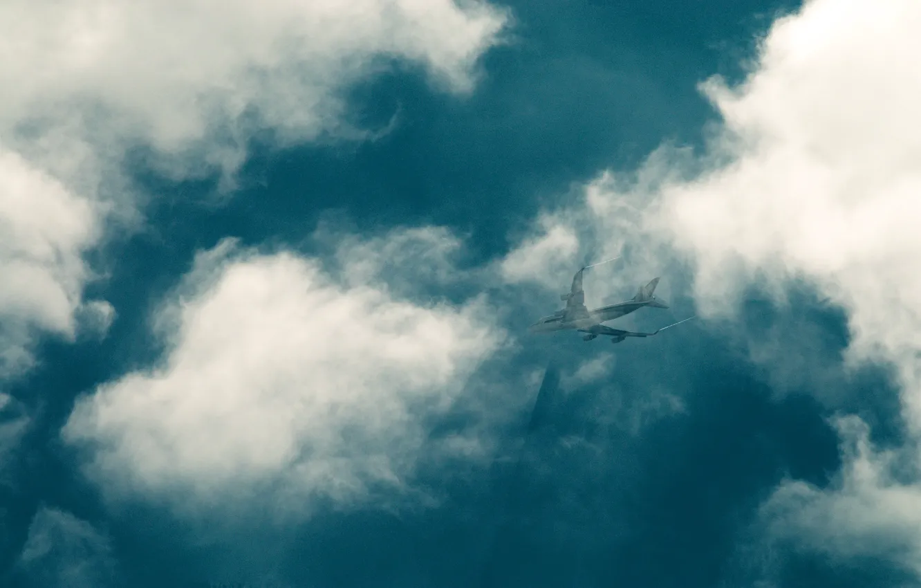 Фото обои облака, самолет, Небо, шлейф