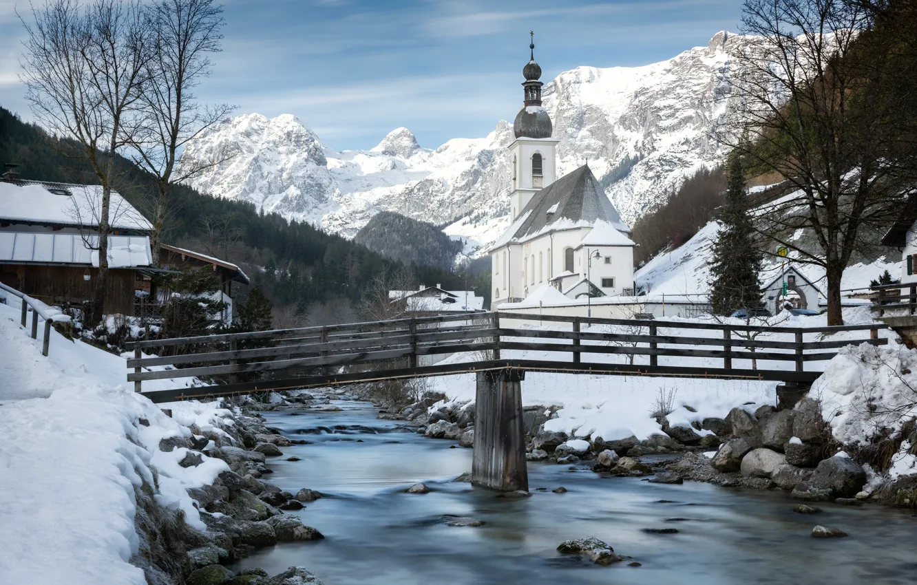 Фото обои зима, небо, снег, деревья, горы, мост, река, камни