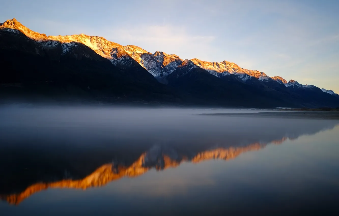 Фото обои горы, туман, озеро, отражение, утро