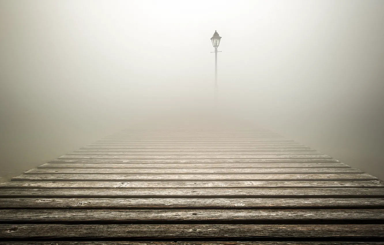 Фото обои туман, фонарь, fog, lantern, настил, flooring, Luca Rebustini