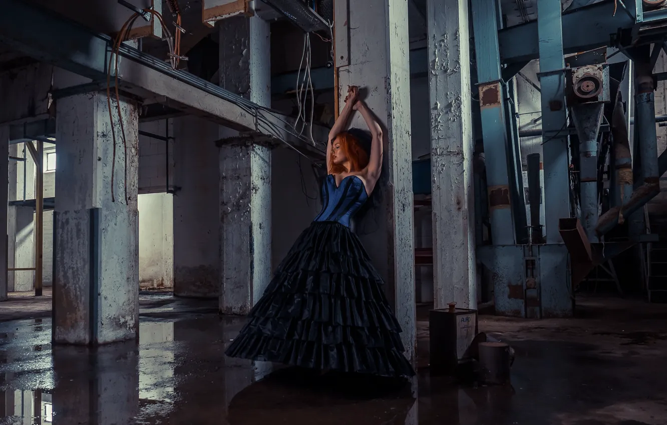 Фото обои девушка, здание, платье, Danyel Weideman