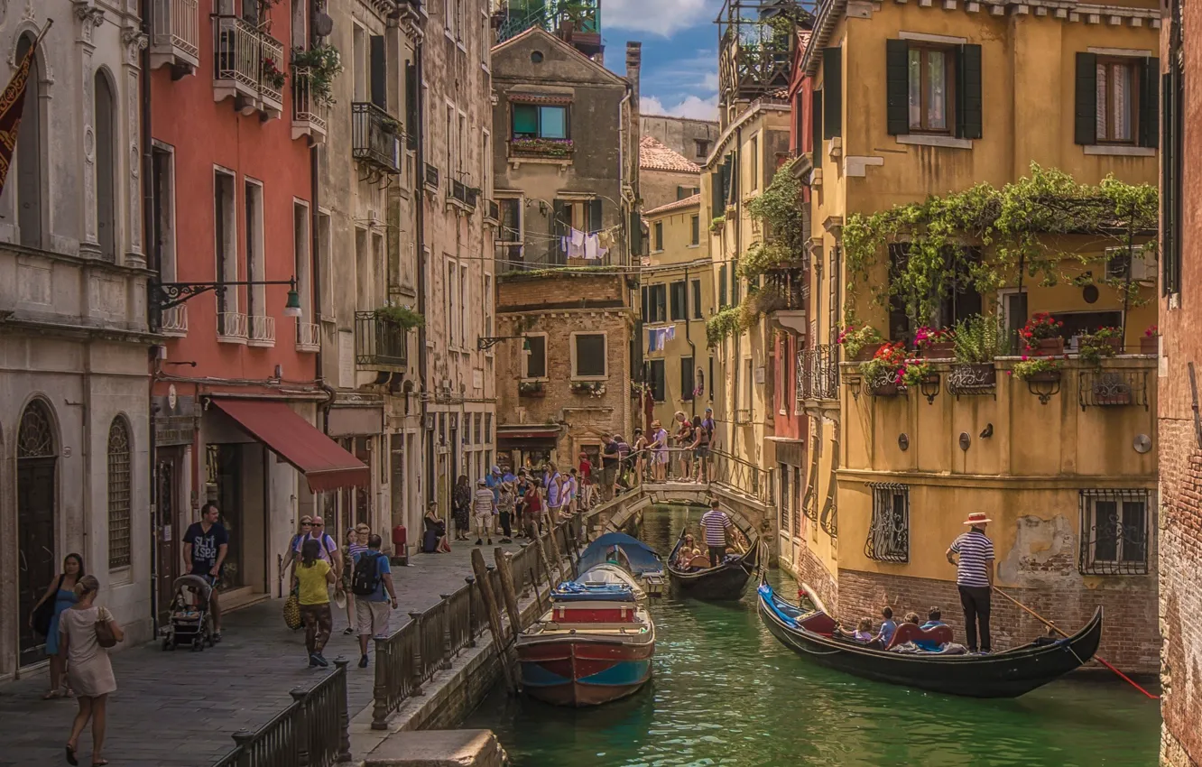 Фото обои city, windows, Italy, bridge, water, people, houses, Venice
