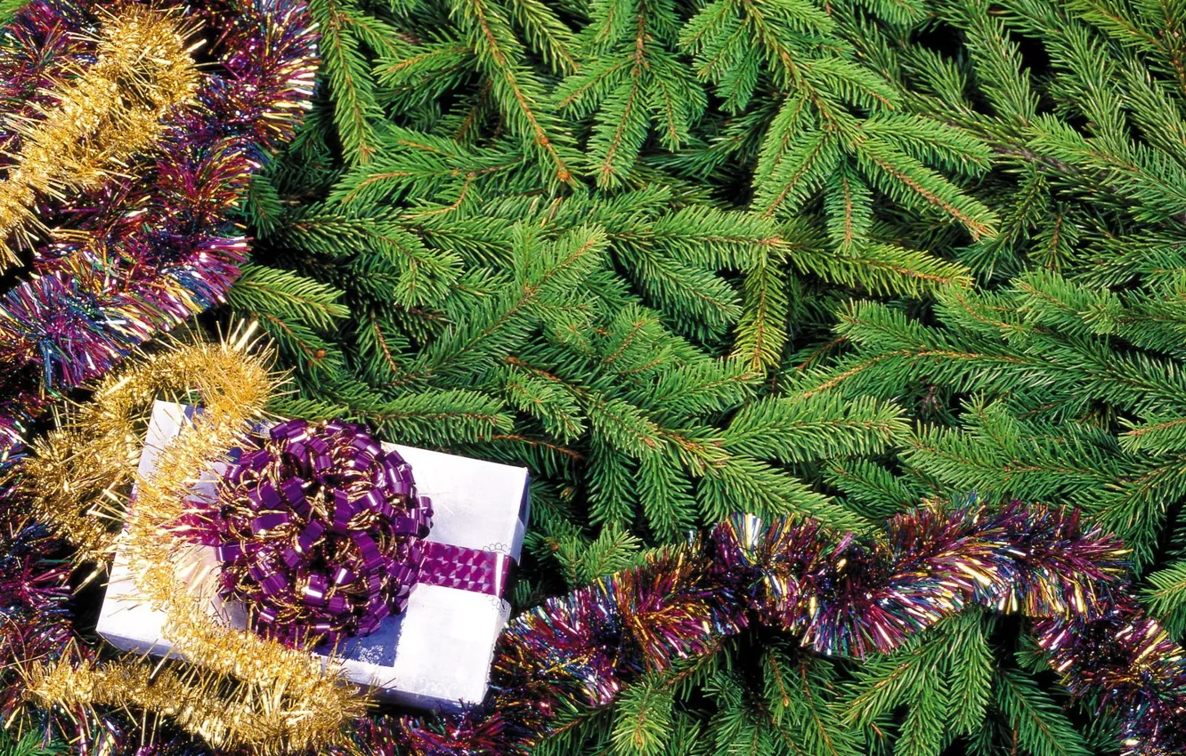 Фото обои праздник, подарок, елка, новый год, мишура