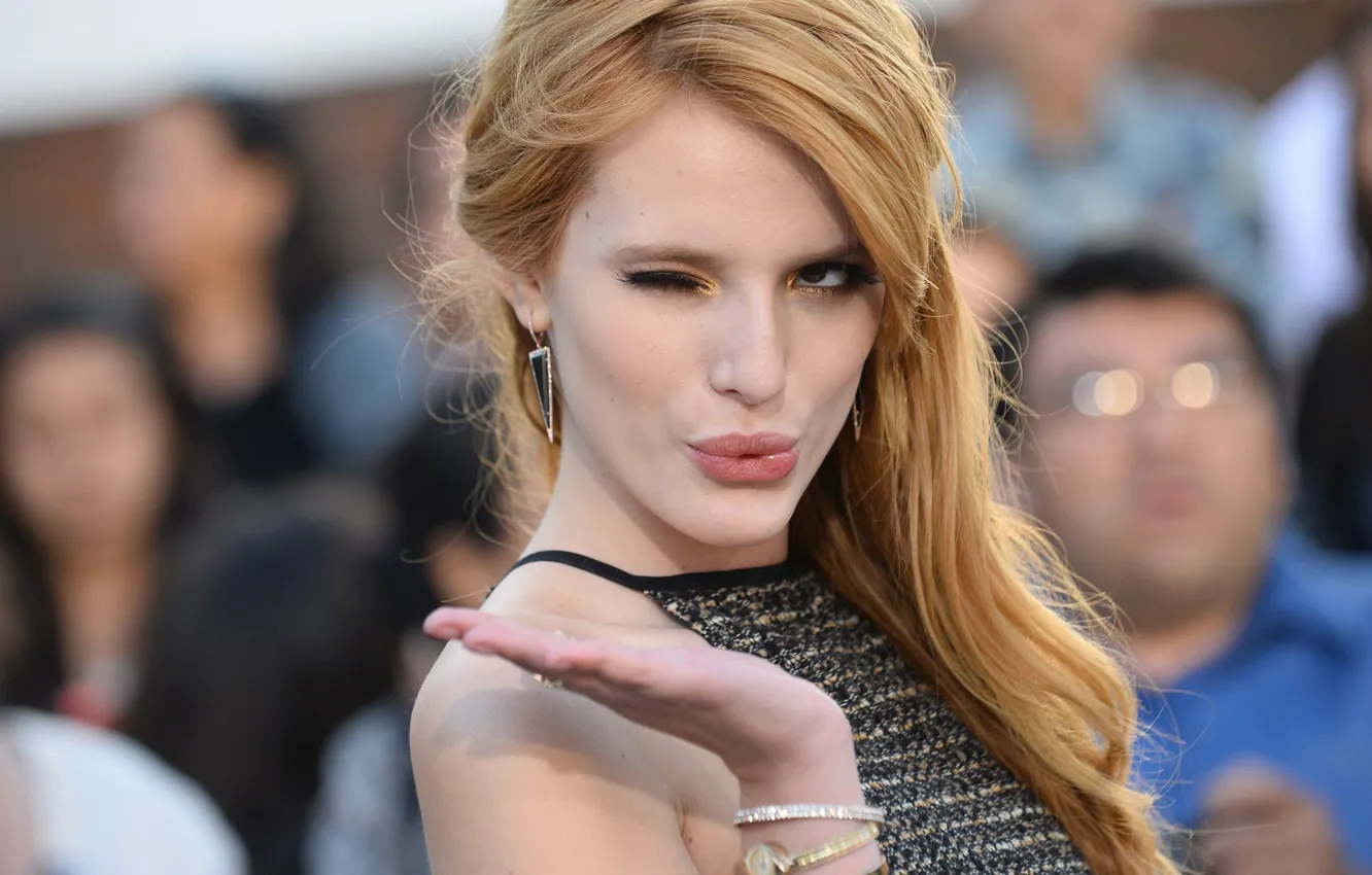 Фото обои актриса, певица, воздушный поцелуй, Bella Thorne, Белла Торн