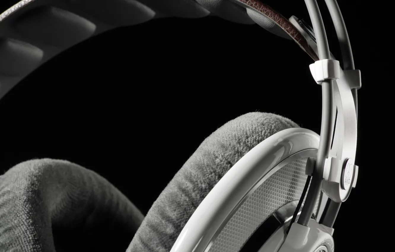 Фото обои white headphones, AKG, белые наушники