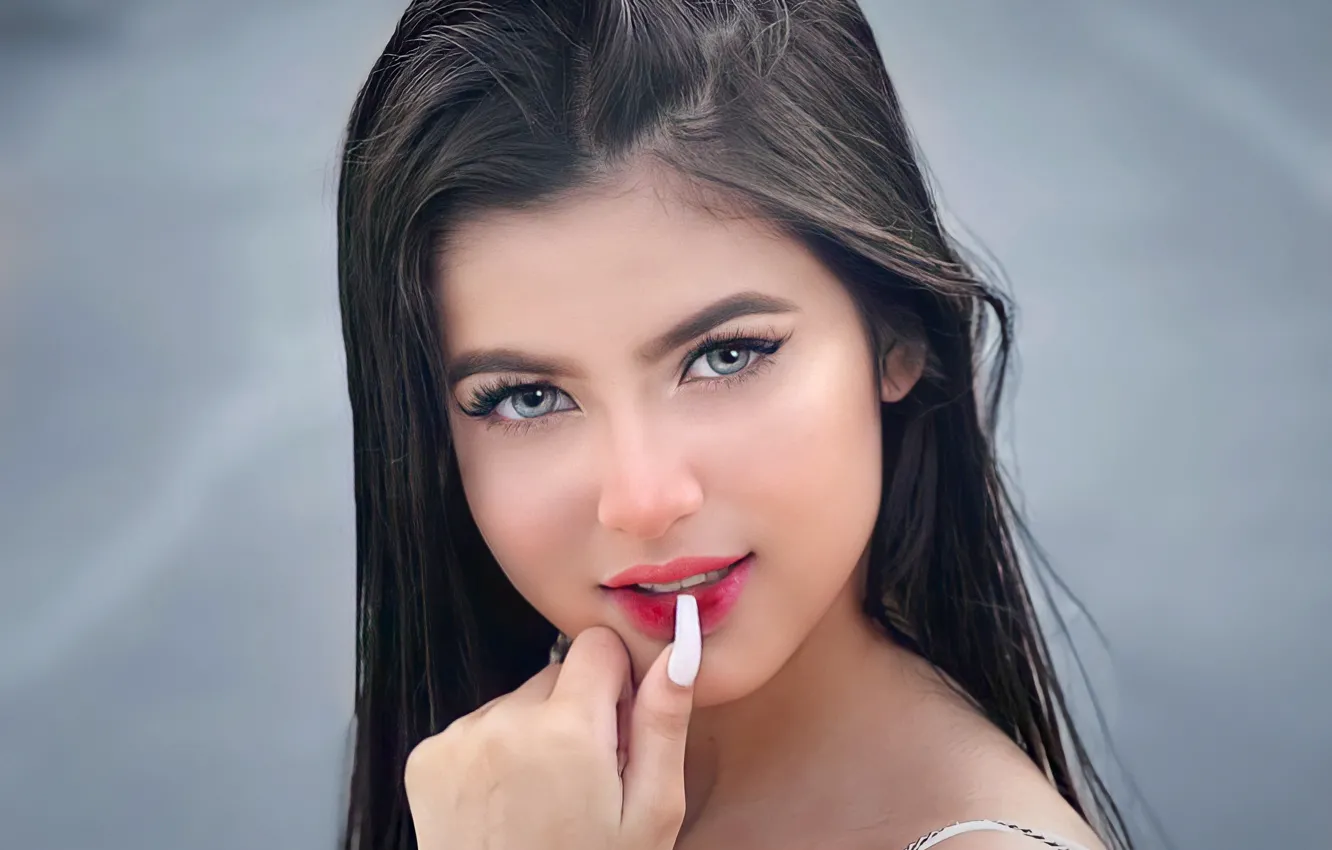 Фото обои girl, eyes, model, pretty, face, brunette, pose, portrait