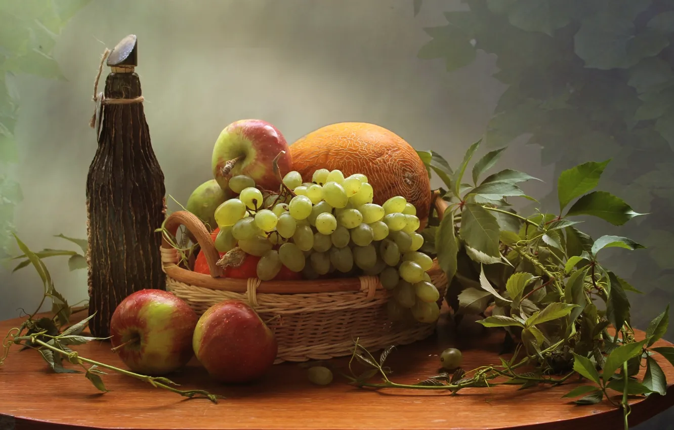 Фото обои яблоки, бутылка, виноград, дыня