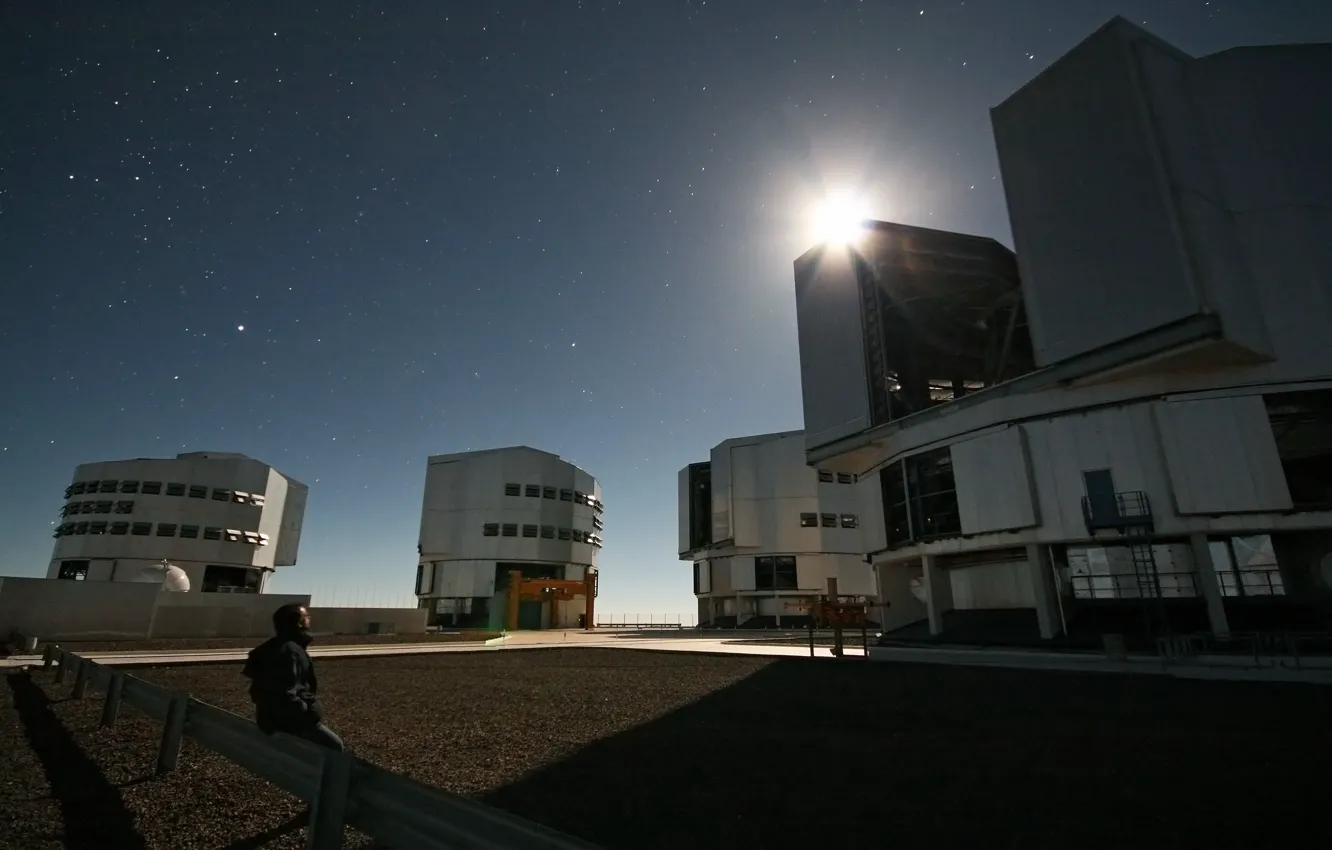 Фото обои небо, звезды, ночь, луна, обсерватория, Chile, light of the moon, Paranal Observatory
