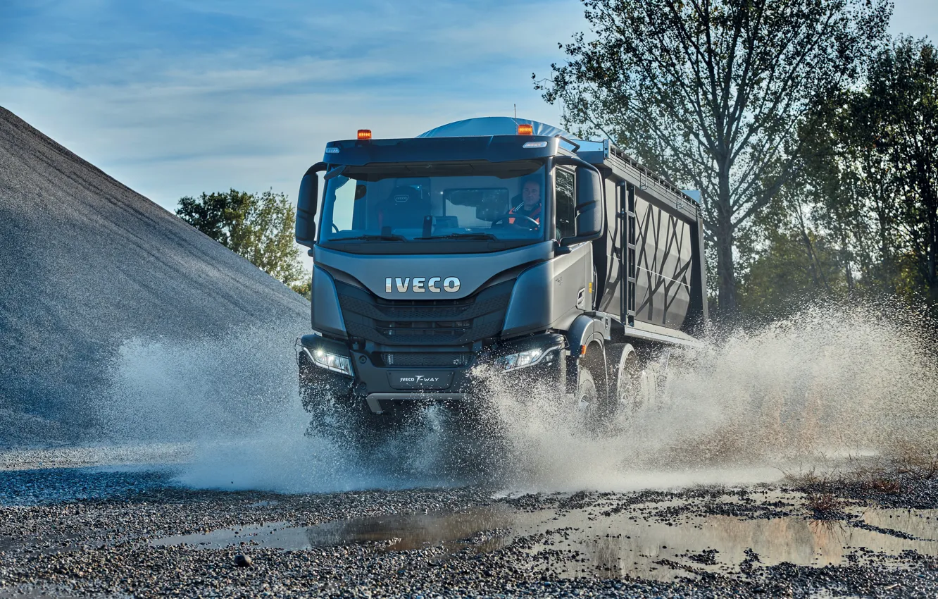 Фото обои Вода, грузовик, Water, truck, самосвал, 8x4, Iveco, Dump Truck