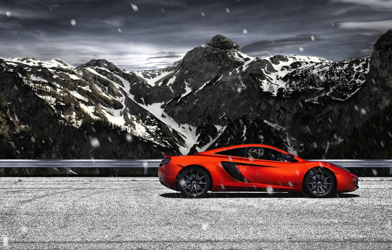 Фото обои снег, горы, трасса, макларен, McLaren MP4 12C