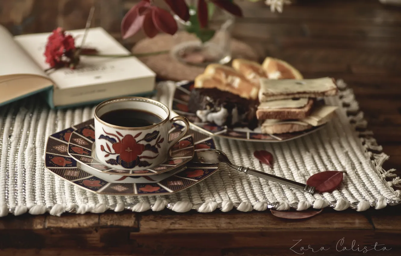 Фото обои кофе, чашка, книга, бутерброд
