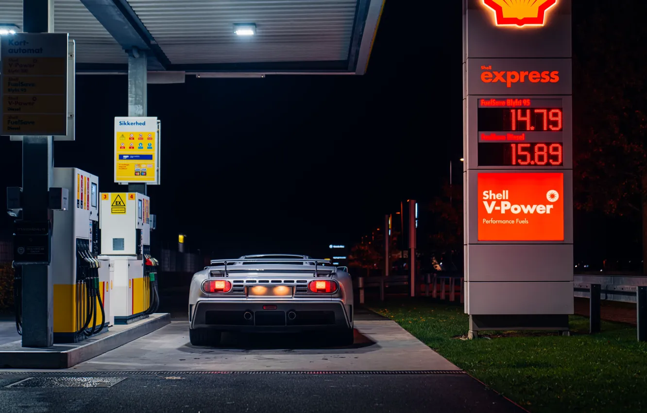 Фото обои Bugatti, rear view, gas station, Bugatti EB110 GT, EB 110