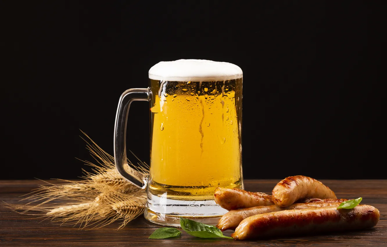Фото обои пена, бокал, сосиски, пиво, beer, хмель, купаты