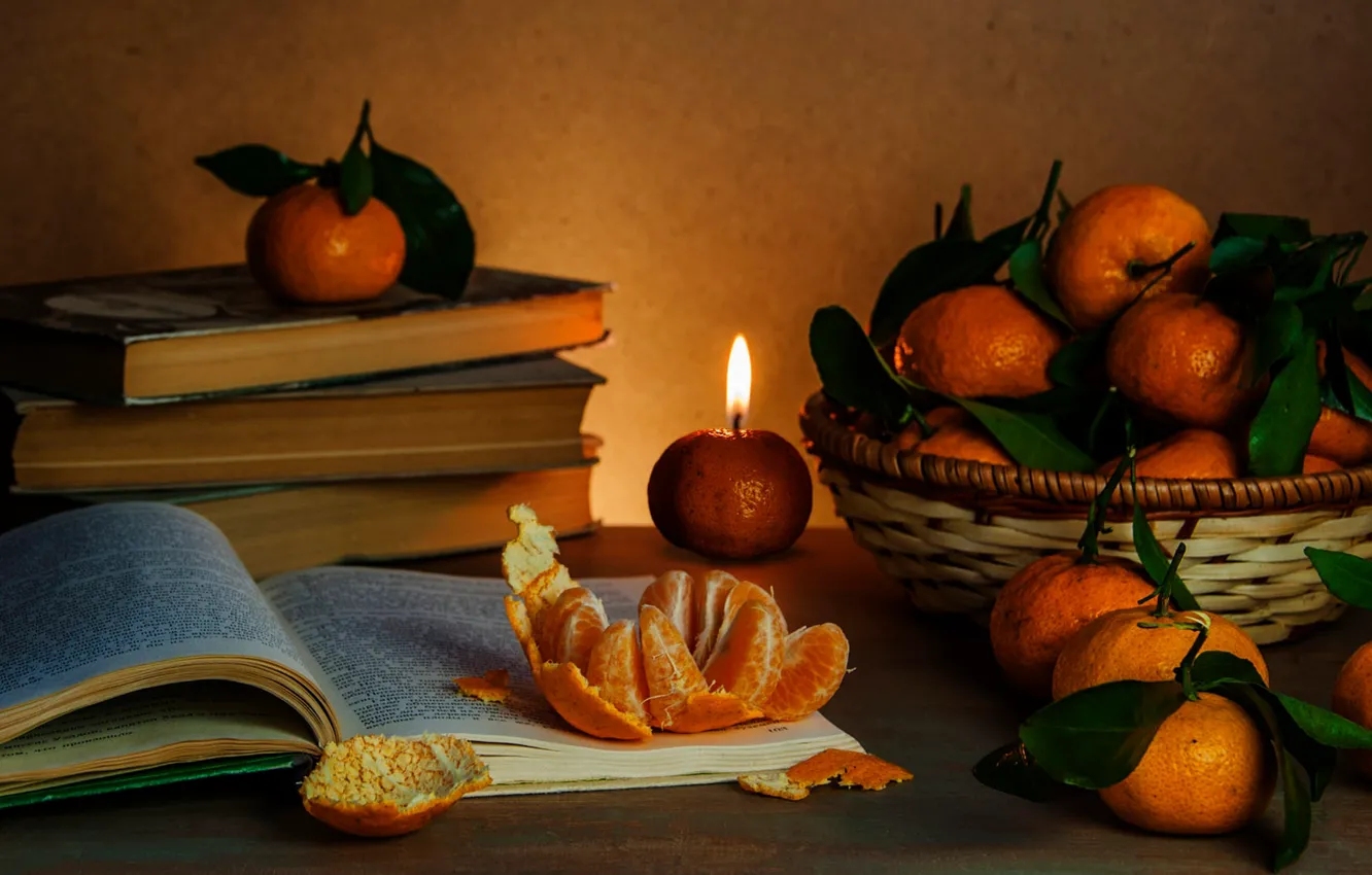 Фото обои листья, свет, стол, огонь, пламя, книги, свеча, миска