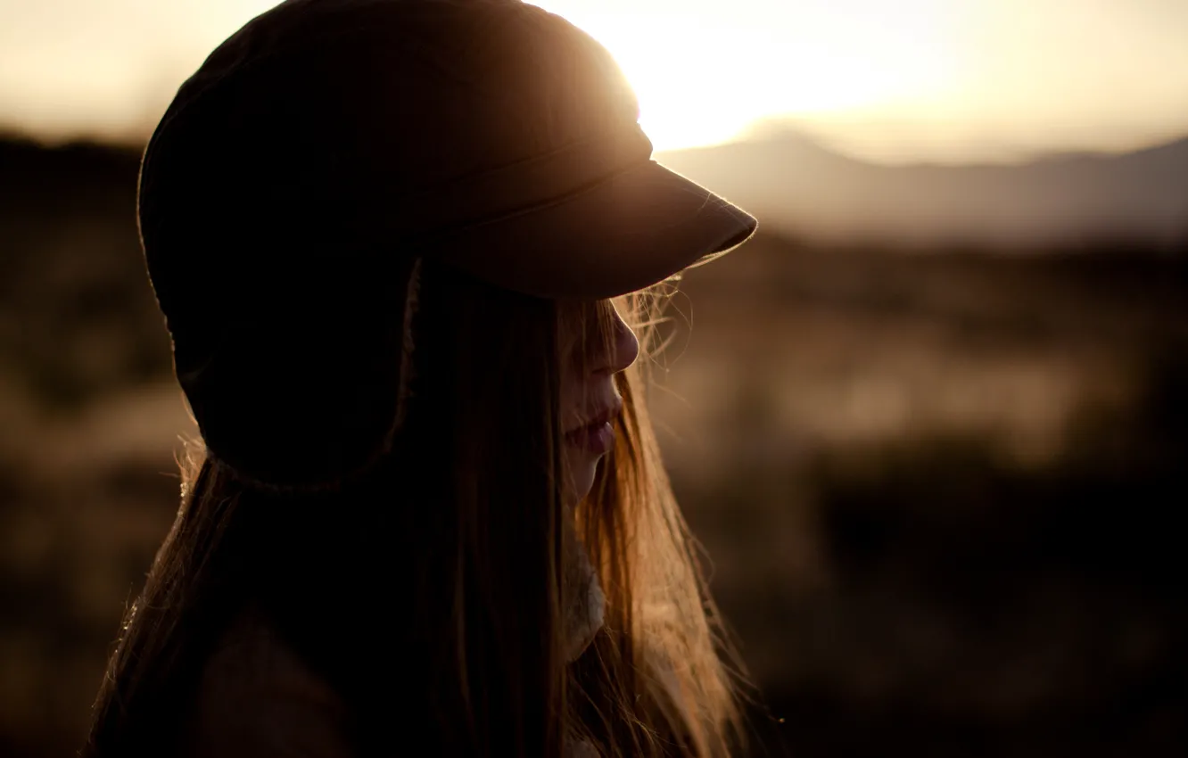 Фото обои девушка, солнце, лицо, фон, widescreen, обои, настроения, шапка