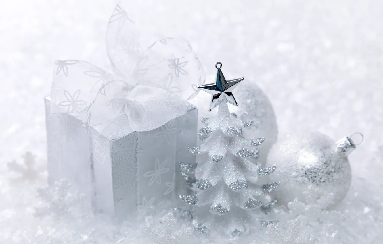 Фото обои зима, шарики, ленты, коробка, подарок, Новый Год, Рождество, белая