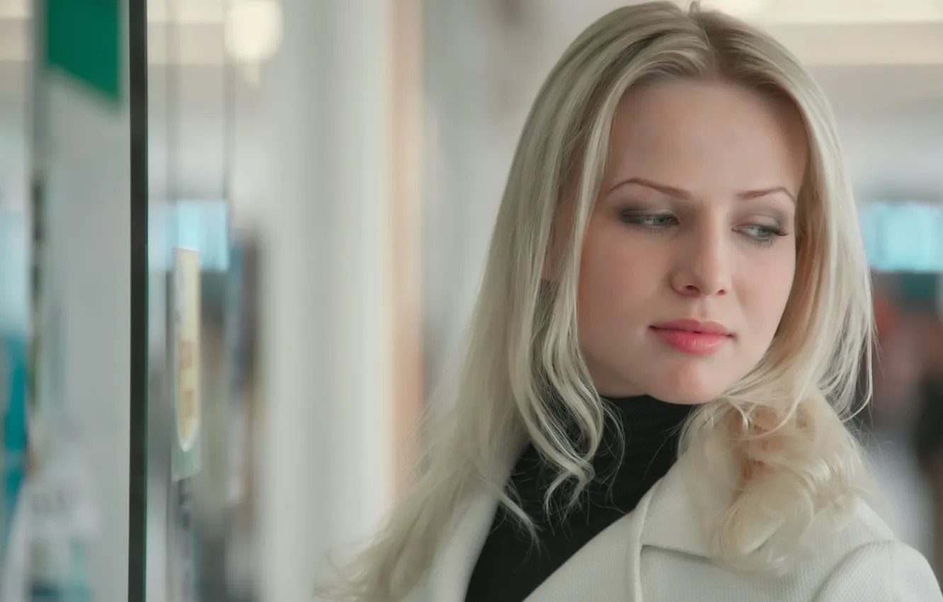 Фото обои взгляд, портрет, загадка, блондинка