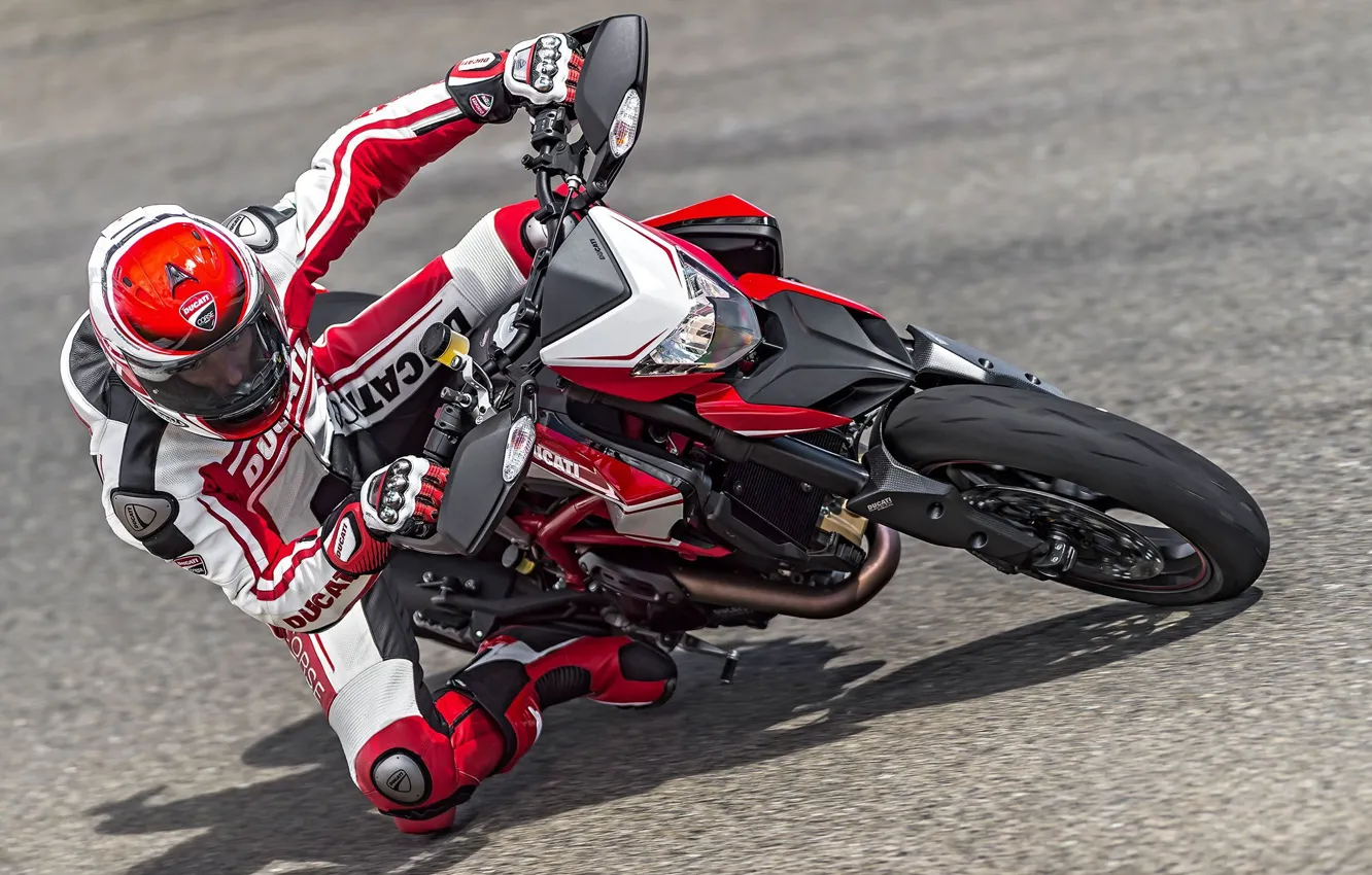 Фото обои скорость, мотоцикл, Ducati, мотоциклист, 2015, Hypermotard
