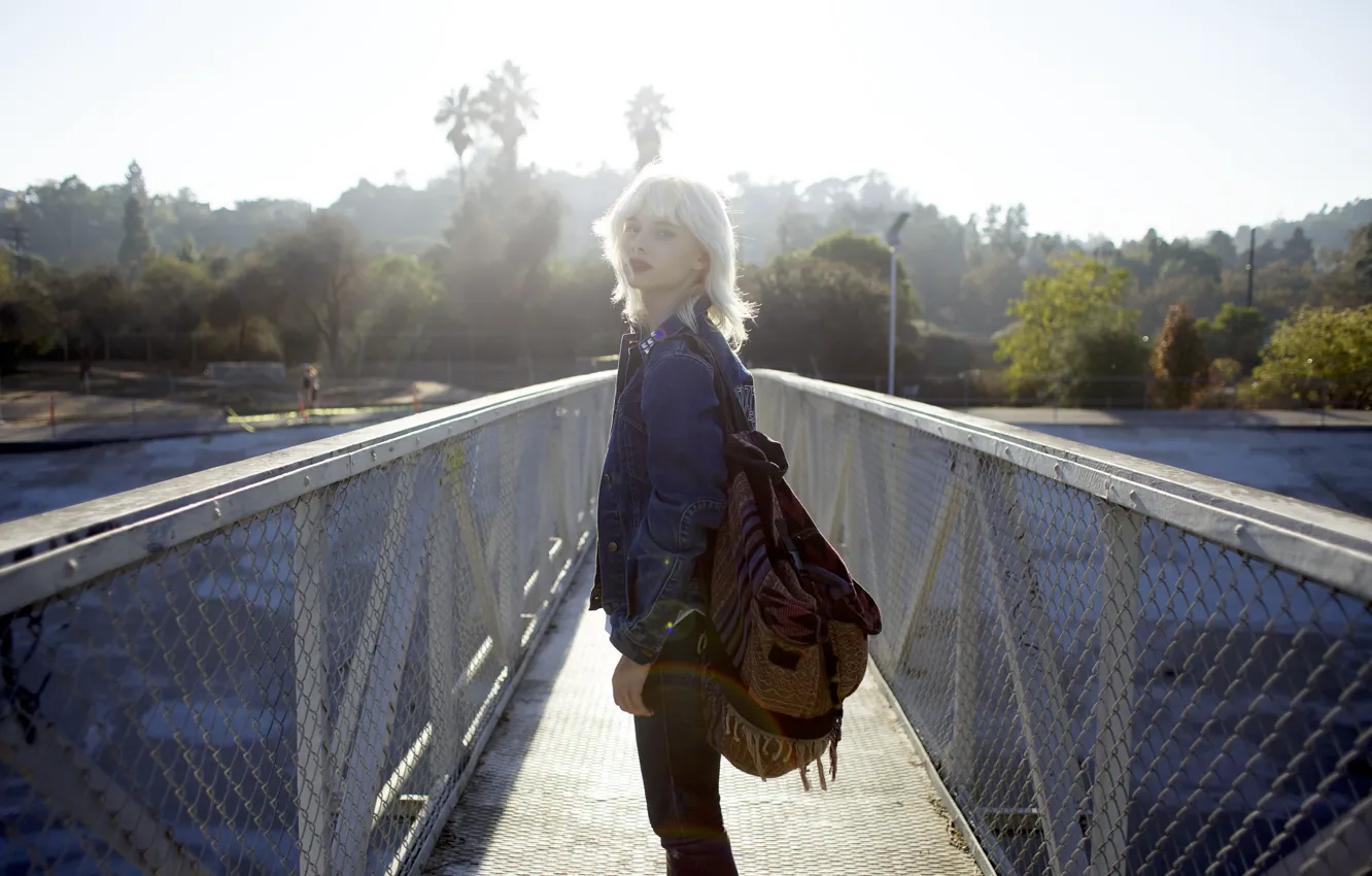 Фото обои girl, sunshine, trees, woman, bridge, model, bokeh, jeans