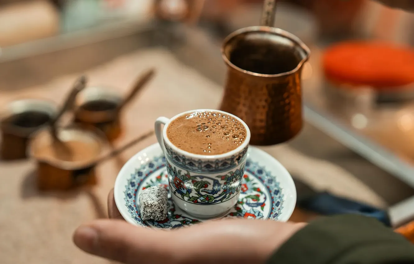 Фото обои настроение, рука, lifestyle, блюдце, турка, турецкий кофе, Coffee Cup, черный кофе