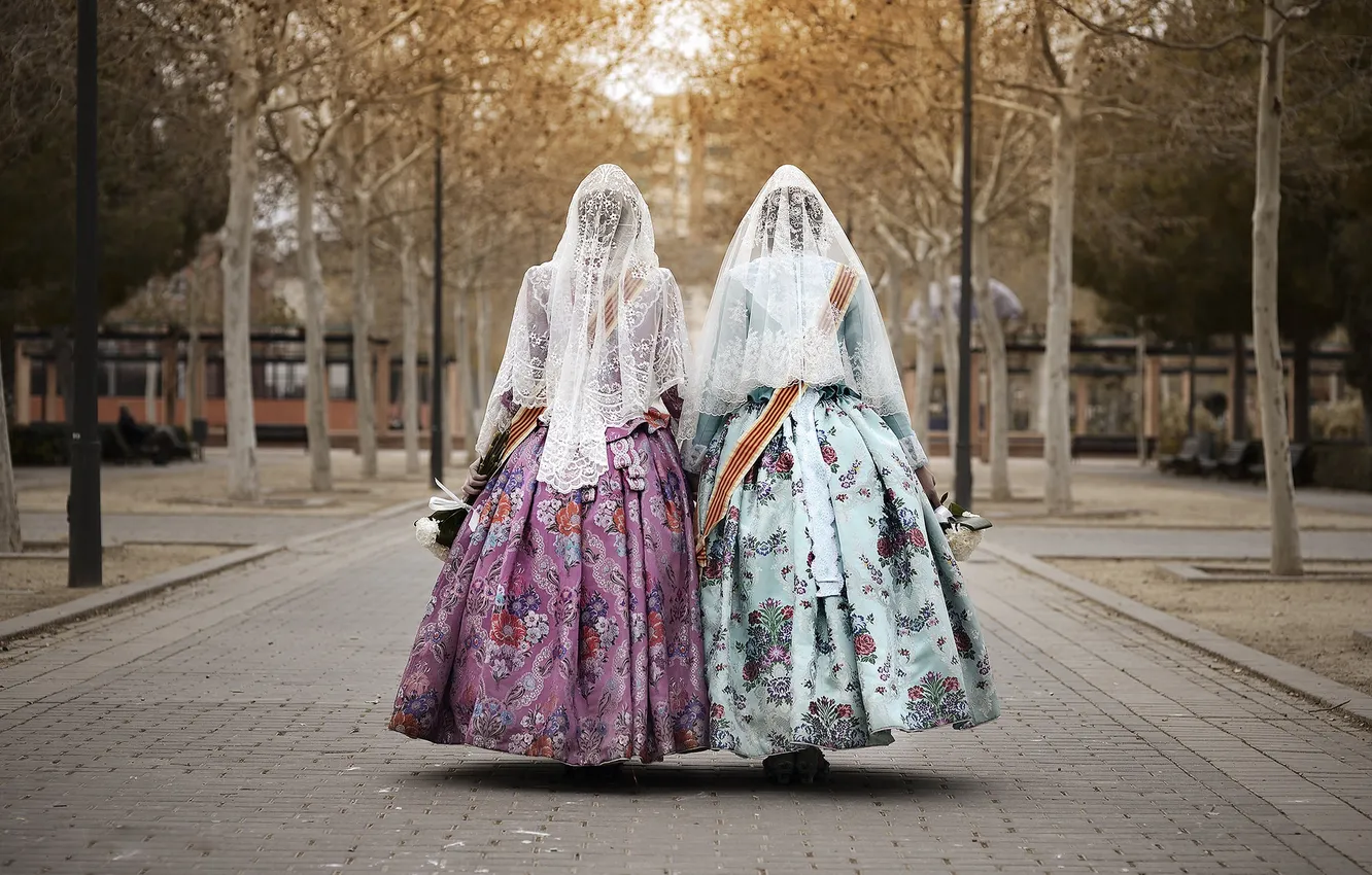 Фото обои девушки, платье, площадь, фата