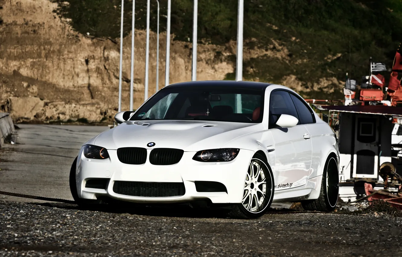 Фото обои белый, скалы, bmw, тень, БМВ, white, вид спереди, e92