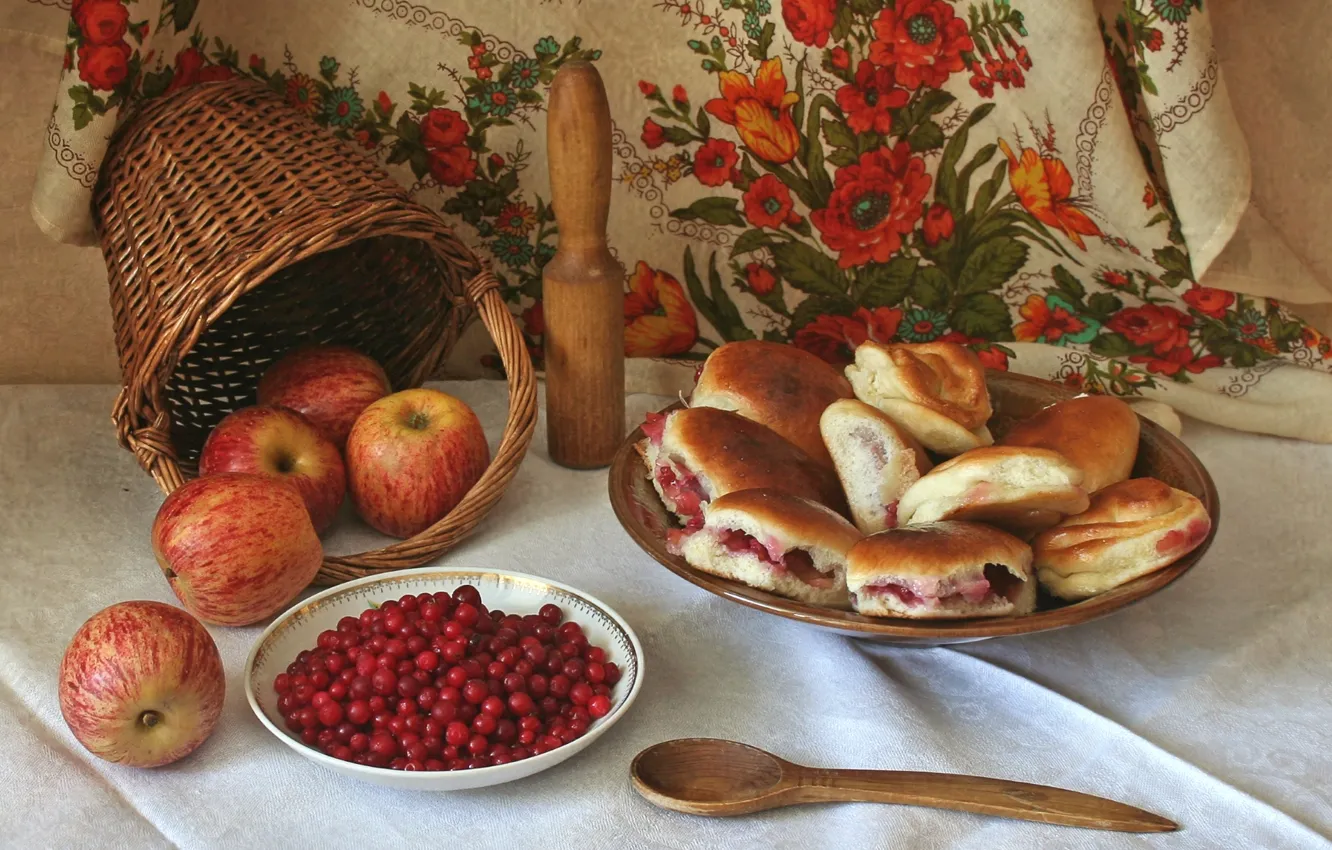 Фото обои корзина, яблоки, натюрморт, пирожки, клюква