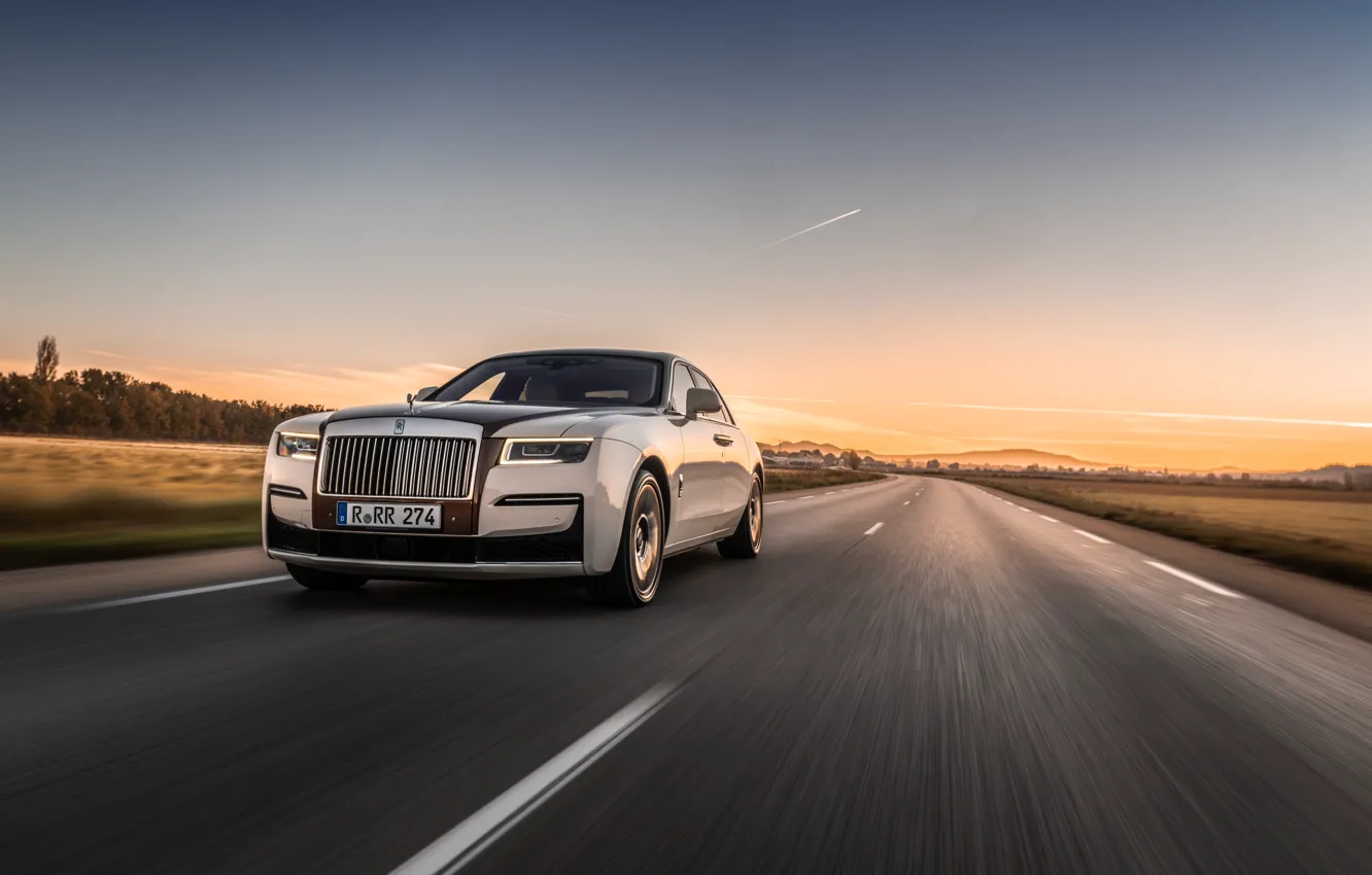 Фото обои Rolls-Royce, Ghost, road, speed, Rolls-Royce Ghost Amber Roads