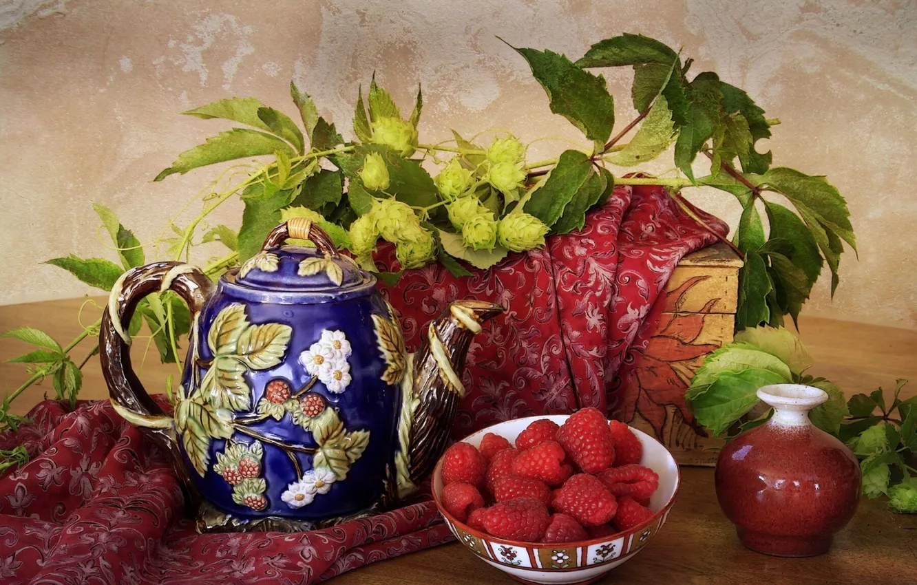 Фото обои ягоды, малина, чайник, натюрморт, вазочка, хмель