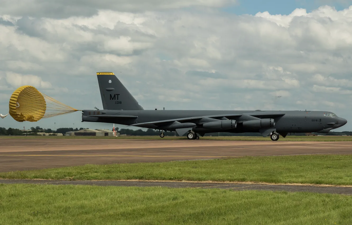 Фото обои парашют, Boeing, бомбардировщик, стратегический, тяжёлый, Stratofortress, B-52H