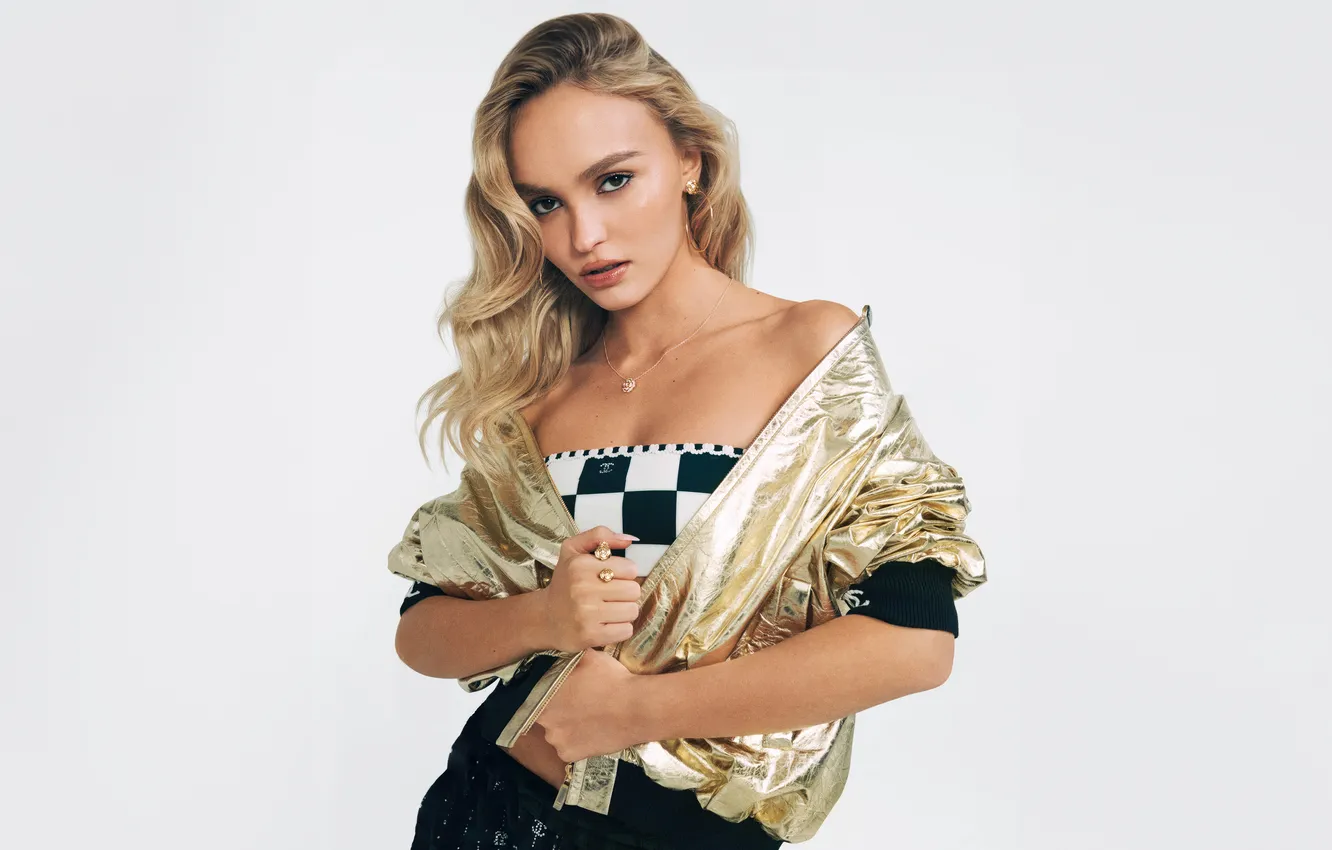 Фото обои взгляд, поза, модель, макияж, фигура, актриса, Лили-Роуз Депп, Lily-Rose Depp