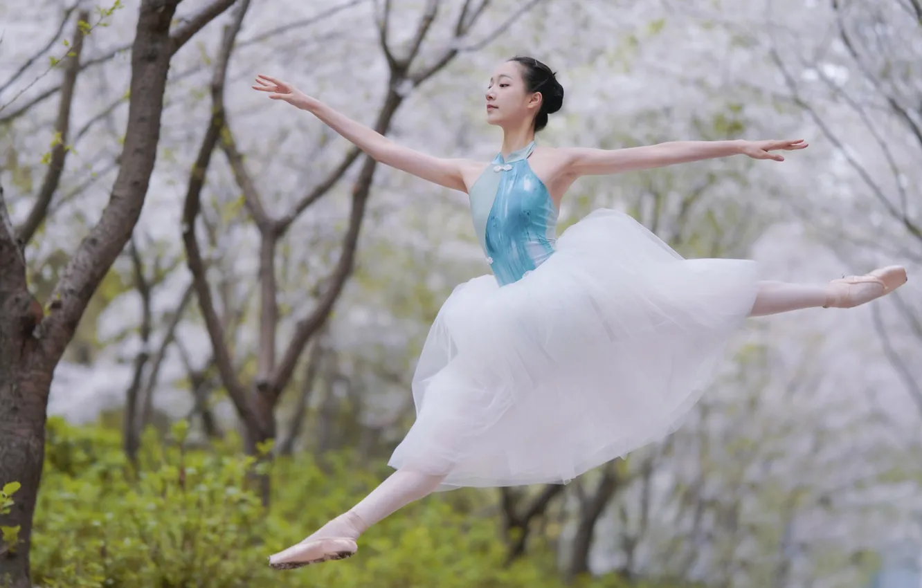 Фото обои Beautiful, Asian, Model, Flowers, Smile, Woman, Jump, Cute