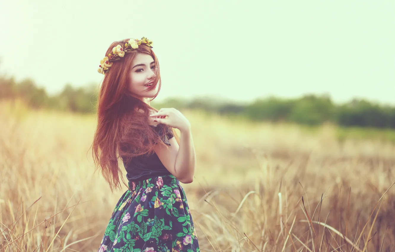 Фото обои лес, взгляд, девушка, улыбка, фото, by Thinh Xuan