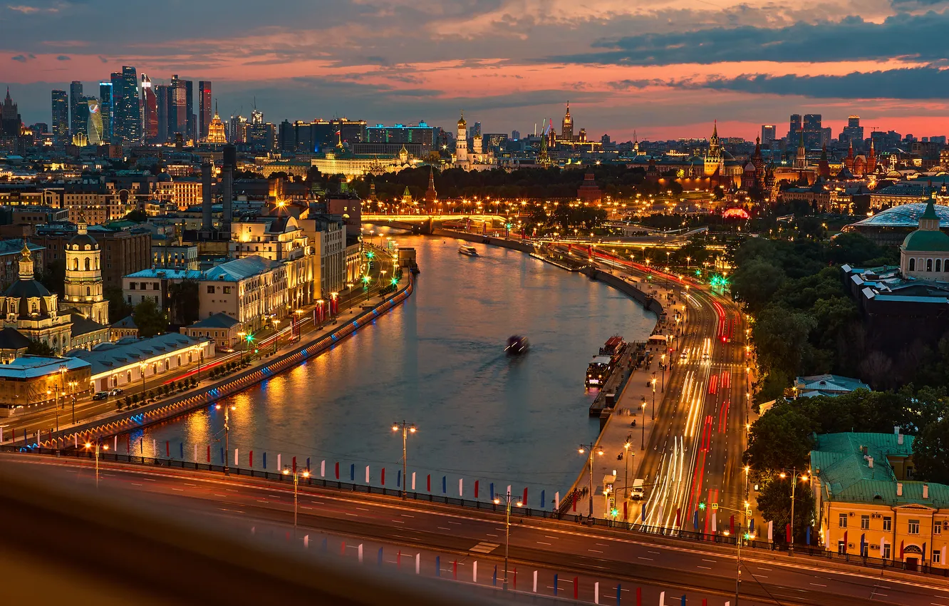 Фото обои небо, закат, мост, река, здания, небоскребы, вечер, фонари